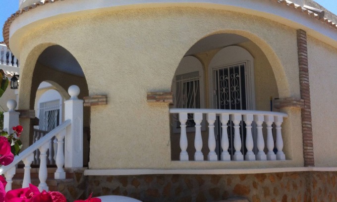 Puerto Marino Villa | Inmaculada Villa Bellavista, con aire acondicionado y piscina privada.