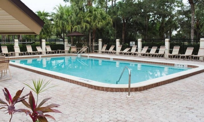 Hendry Creek Condominio | Immaculate Fort Myers Condo, ideal location-quiet