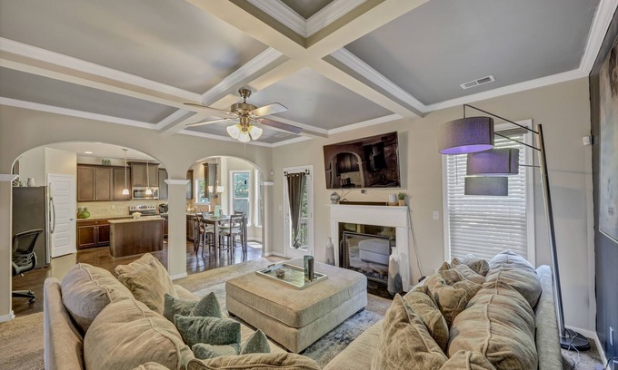 Ellenwood Casa | Immaculate home in Atlanta with private baths