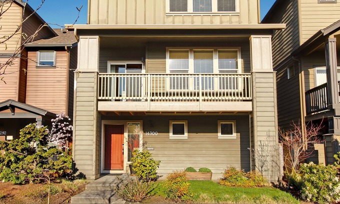 Cedar Hills Casa | Immaculate house in Beaverton a block from Nike World Headquarter