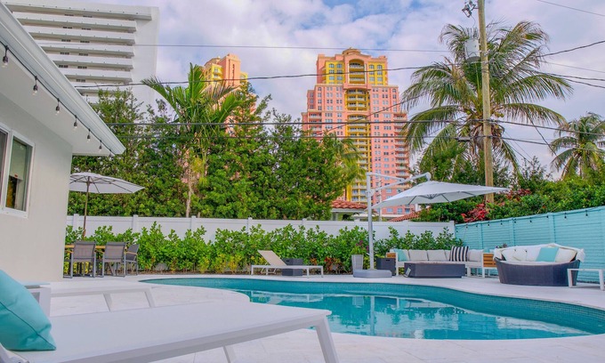 Dolphin Isles Casa | Immaculate Pool House - Only Two Blocks to the Beach!!!!