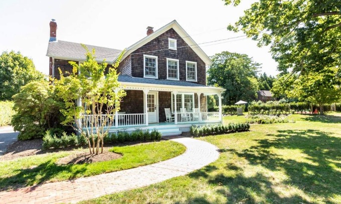 Shelter Island Casa | Immaculate Shelter Island Farmhouse with Pool and Minutes to Beach