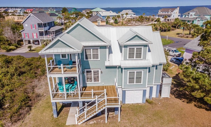 Beachwalk Casa | Immaculate Low Country Oasis on Harbor Island