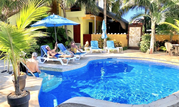 Colonia Salina Chica Villa | ¡Nuevo apartamento privado! Piscina de agua salada, cerca de la playa y del pueblo. BBQ!