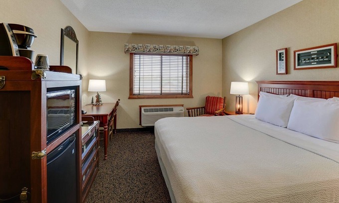 Galena Hotel | Immerse in Galena's History - Cozy Inn with Free Breakfast | 2 Units