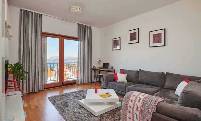 Zvekovica Apartamento | Immerse yourself in Apartment Micika’s sun-kissed charm!