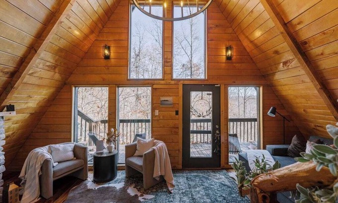 Stanton Cabina | Immerse yourself into nature's beauty while enjoying the comforts of this charming cabin