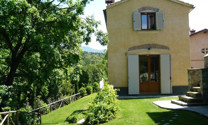 Sarzana Casa | Inmerso en un parque privado secular, equidistante de Cinque Terre y Versilia