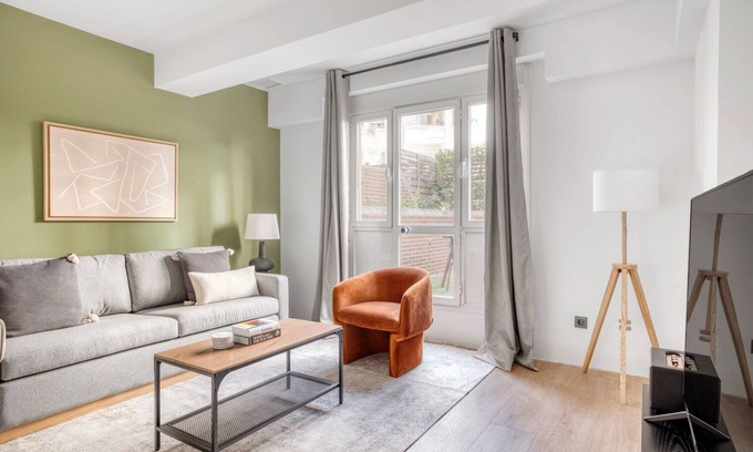 El Viso Apartamento | Immpecable Chamartín 1BR w/terrace, by Blueground