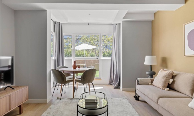 El Viso Apartamento | Immpecable Chamartín 2BR w/terrace, by Blueground