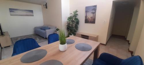 Ladysmith Apartamento | Impala Suite -Entire Unit- 2 bedroom with 1 ensuite bathroom