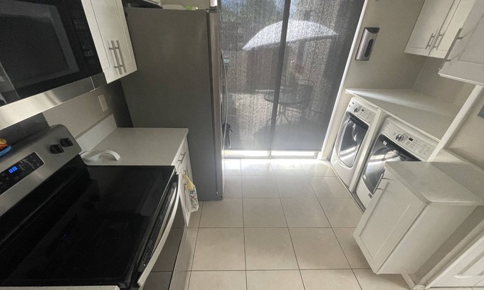 Azalea Park Casa | Impeccable 2/2 Home with Huge Private Backyard. Close to all tourist attractions