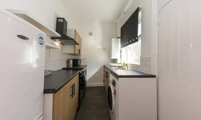Stoke-on-Trent Casa | Impeccable 2-bed House in Stoke-on-trent