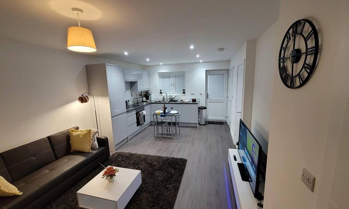 Haversham Casa | Impeccable 2-bed House in Milton Keynes