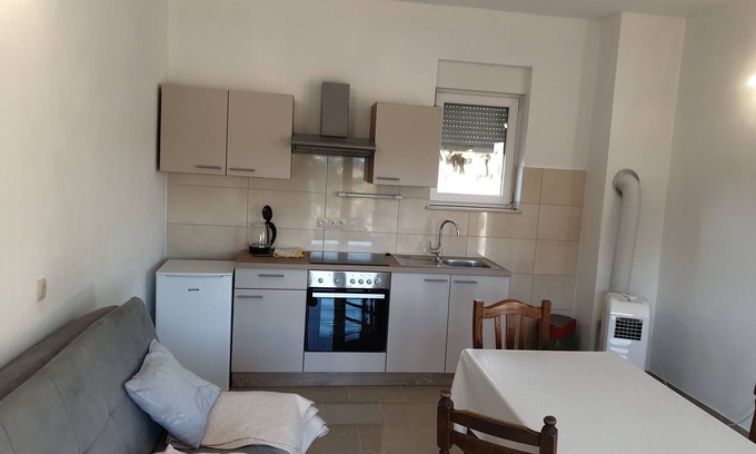 Privlaka Casa | Impeccable 2-bed House in Privlaka, Croatia