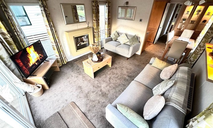 Wesham Cabina | Impeccable 2-Bed Lodge in Preston hot hub