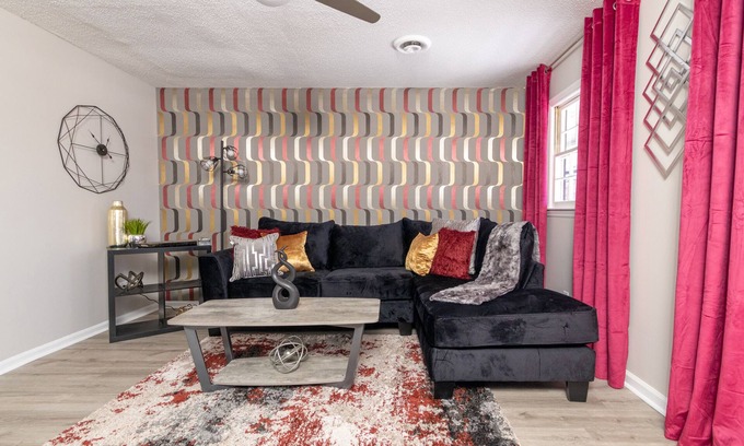 Graham Apartamento | Impeccable 2BR Apartment Upstairs Fast WiFi