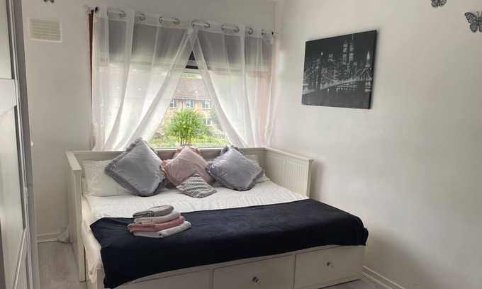 Kirkcaldy Casa | Impeccable 3- Bedroom House in Kirkcaldy