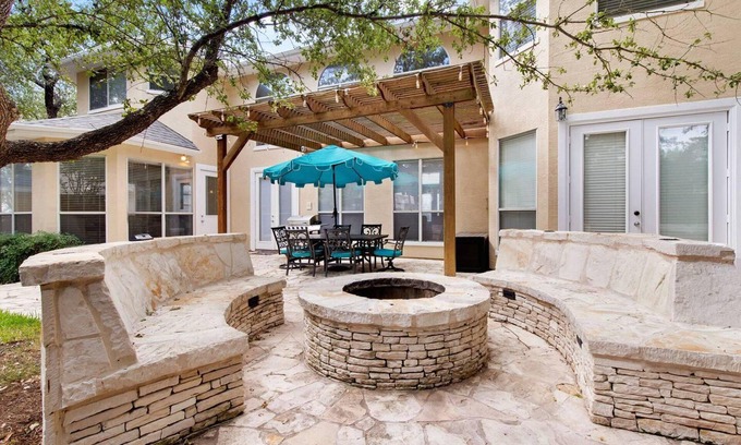 Far North Central Villa | Impeccable 4-bed Villa in San Antonio l Jacuzzi