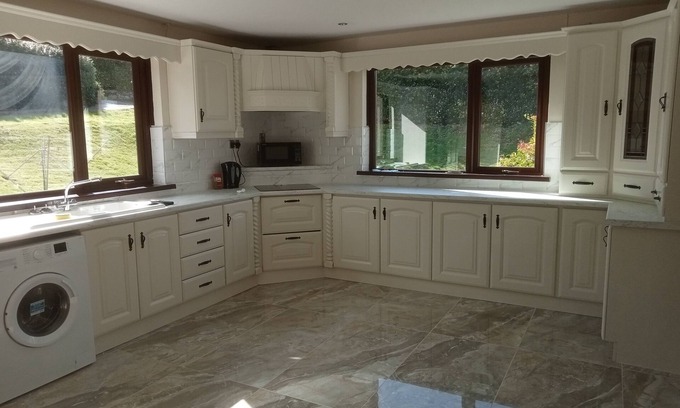 Buncrana Cabaña | Impeccable 5-bed Cottage in Fahan Buncrana