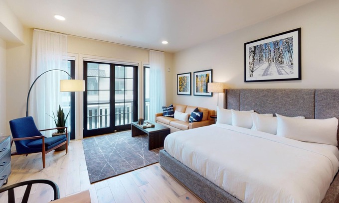 Tamarack Resort Apartamento | Impeccable Condo|Pet Friendly|Juliette Balcony