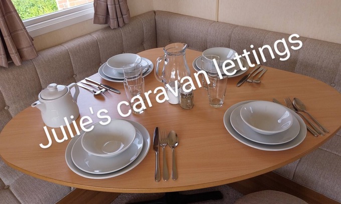 Walton on the Naze Cabina | Impeccable 2-Bed Lodge in Walton on the Naze
