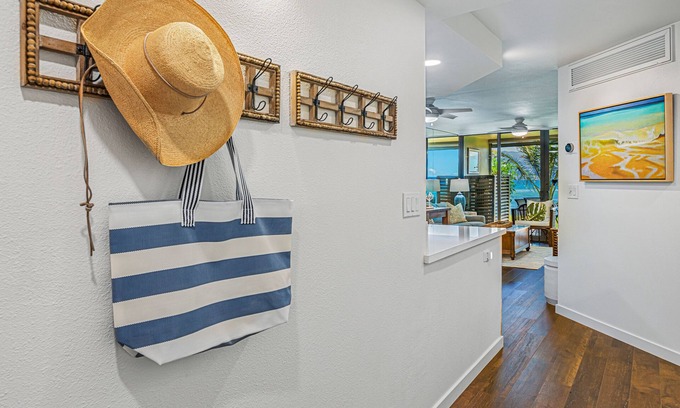 Maalaea Condominio | IMPECCABLE! LUXURY GROUND FLOOR DIRECT OCEANFRONT. 50' TO THE TURTLE SANCUARY!