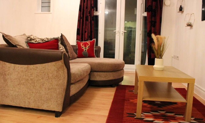 Alibon Apartamento | Impeccable spacious 1-Bed Apart in London Dagenham