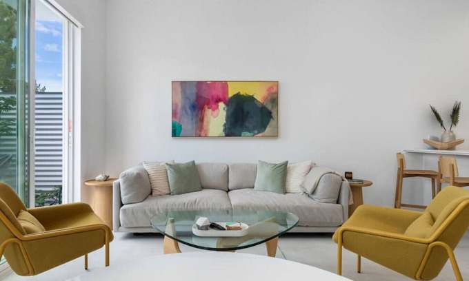 Little Tuscany Casa | Impeccably Designed 2-story Bauhaus-inspired Home
