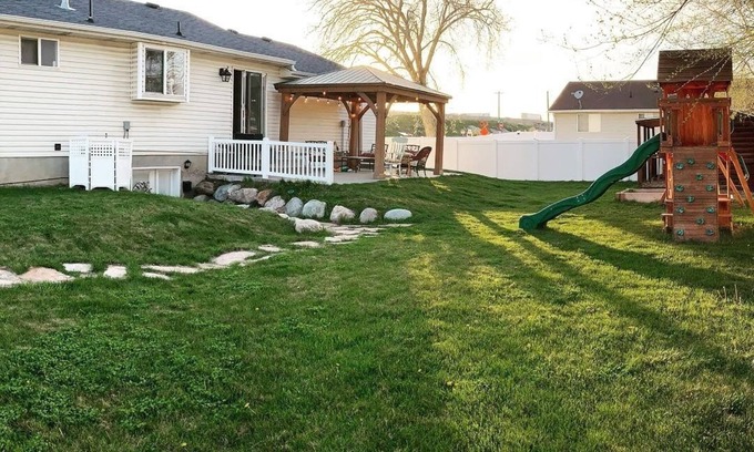 Lehi Casa | 5B / 3B Garage, y 3 millas de Thanksgiving Point en Lehi
