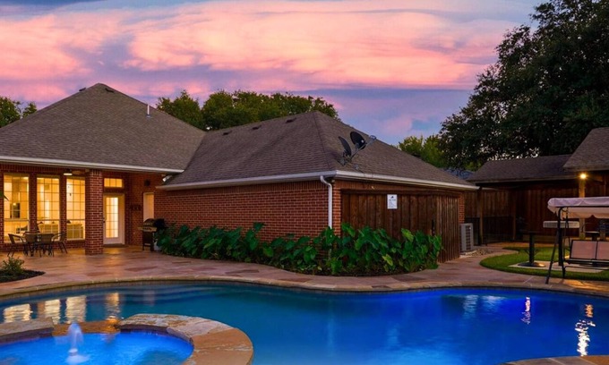 Irving Casa | Impressive 5BR/3.5B Home with Pool, Game Room & Cinema Room