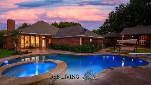 Irving Casa | Impressive 5BR 3,5BA Holiday Home with Pool, Game Room & Cinema Room