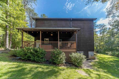 Sautee Nacoochee Casa | Impressive Cabin with Fireplace and Hot-tub in Sautee Nacoochee, Georgia