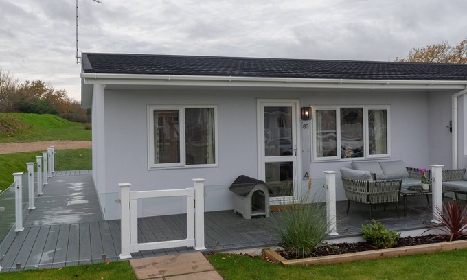 Oulton Broad Chalet De Esquí | "Impressive Modern Chalet"