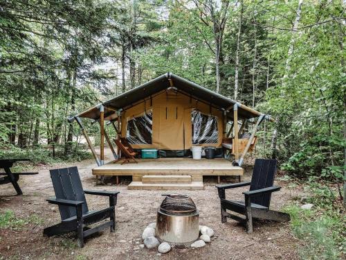 North Woodstock Otro | Impressive Romantic Safari Tent with Outdoor Sauna in New Hampshire