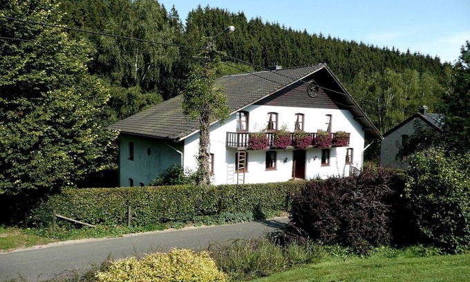 Sankt-Vith Apartamento | Gran jardín, en la montaña, en el campo, lugar idílico, en casa. bienvenida