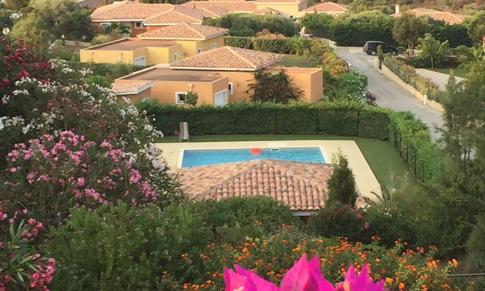 Marine de Saint Ambroggio Apartamento | En una residencia privada, muy bonito apartamento para 6 personas con vista completa al mar,