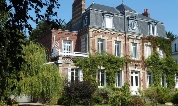Gare-Jouvenet Casa | En un jardín cerrado en el corazón de Rouen.