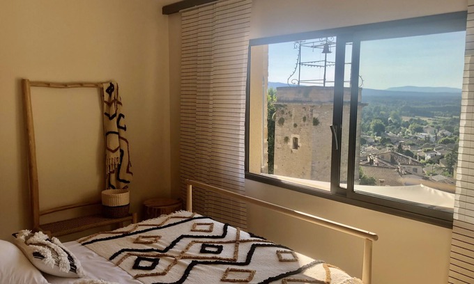 Chateauneuf-de-Gadagne Cama Y Desayuno | In Chateauneuf de Gadagne, in the heart of the village: 2 independent bedrooms