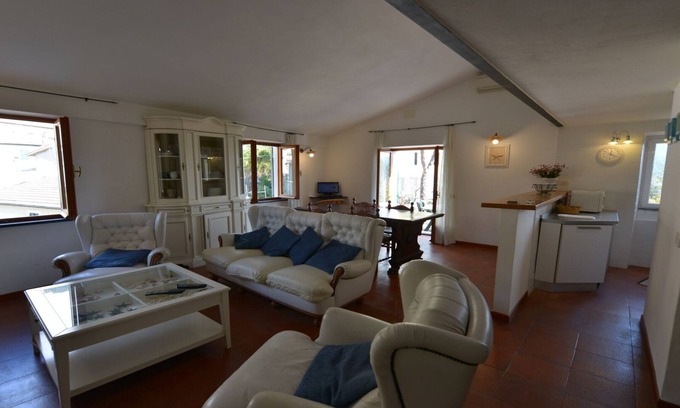 Corniglia Apartamento | In Corniglia with balcony, Jacuzzi, free wi fi
