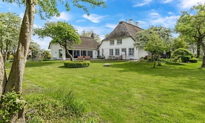 Fehmarn Cabaña | Inselblume 84 - Luxury vacation house with thatched roof in the countryside