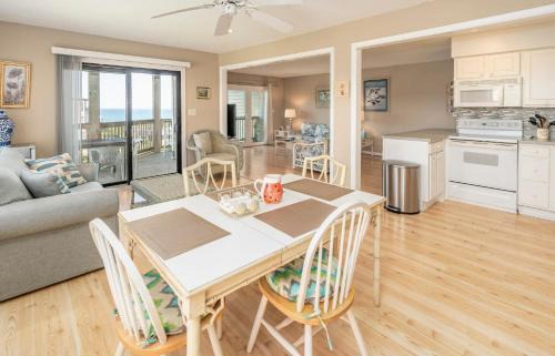 Duck Casa | In Duck with Community Pool & Beach Access
