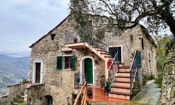 Vezzi Portio Casa | In Einem: Berge und Meer in Ligurien
