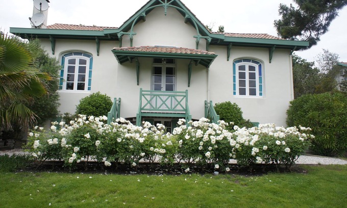 Arcachon Chalet De Esquí | En encanto jardín y comodidad para el edificio anexo independiente de la Villa