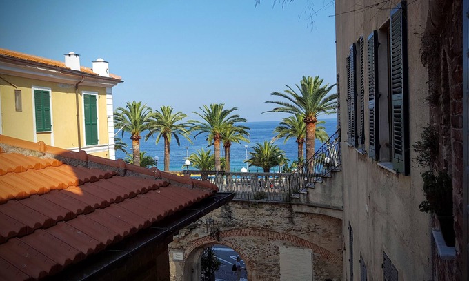 Noli Apartamento | en el edificio histórico situado frente al mar