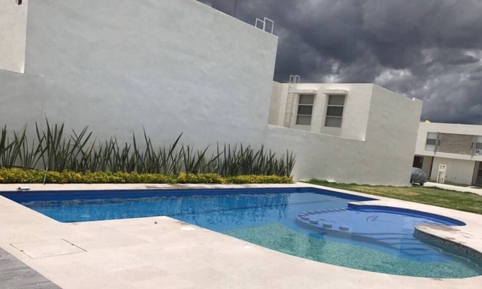 San Luis Potosí Casa | En Zona Industrial, alberca, Gym, vigilancia 24/7.
