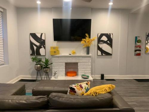 Academy - Sherman Park Casa | In Living Color
