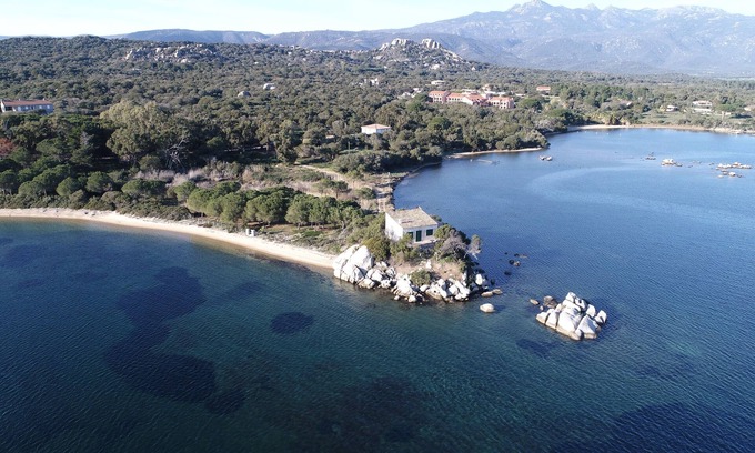 Pianotolli-Caldarello Villa | En Pianottoli-Caldarello, villa de piedra bonifacio, pies en el agua