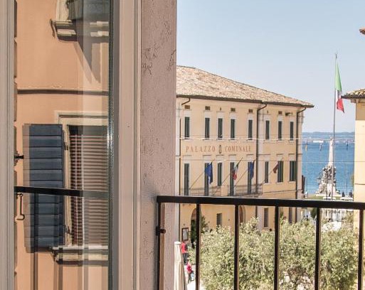 Lazise Old Town Apartamento | IN PIAZZA appartamento con vista