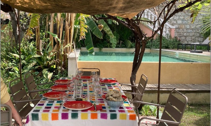 Mantega Cama Y Desayuno | In pretty Nice townhouse near the Libé garden swimming pool sauna 2 bedrooms